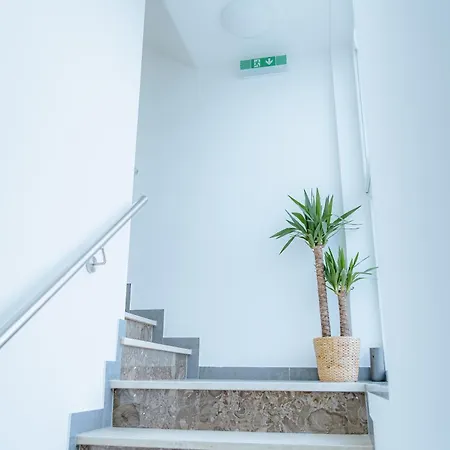 Stilvolle Mit Kueche & Parkplatz In Hardert