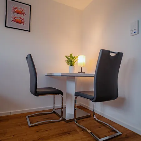 Appartement Stilvolle Mit Kueche & Parkplatz In *