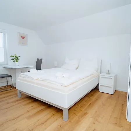 Stilvolle Mit Kueche & Parkplatz In Hardert