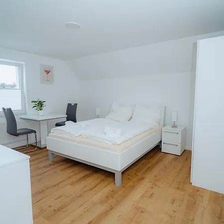 Appartement Stilvolle Mit Kueche & Parkplatz In *