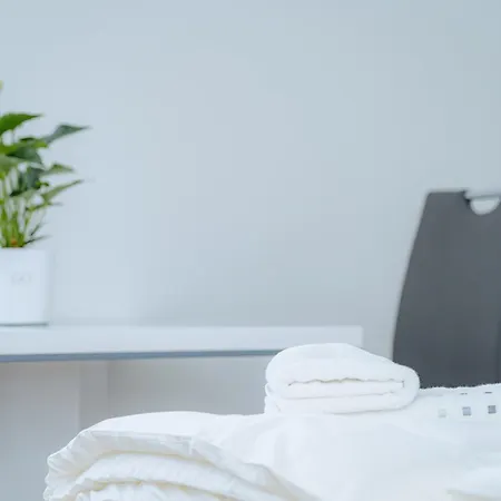 Apartment Stilvolle Mit Kueche & Parkplatz In *