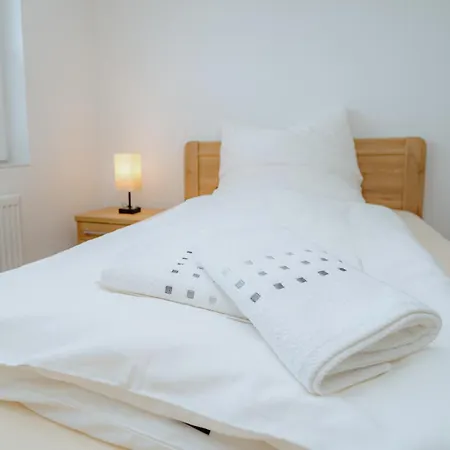 Apartment Stilvolle Mit Kueche & Parkplatz In *