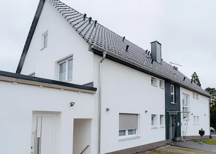 Stilvolle Mit Kueche & Parkplatz In דירה *