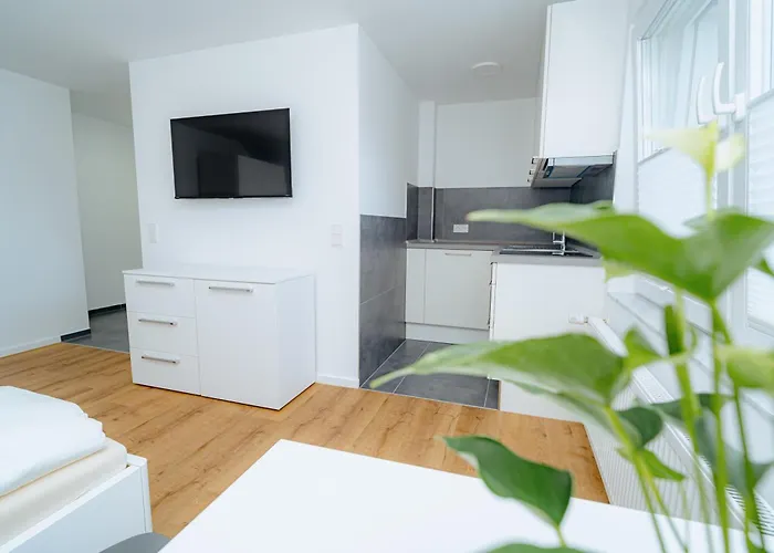 Stilvolle Mit Kueche & Parkplatz In דירה *